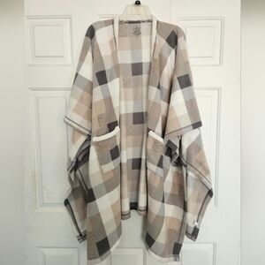 Cuddl Duds Plaid Cape in Neutral Tones XL